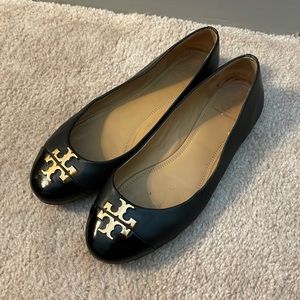 Tory Burch Black Leather and Patent Leather Gold Logo Ballet Flats - US 8.5